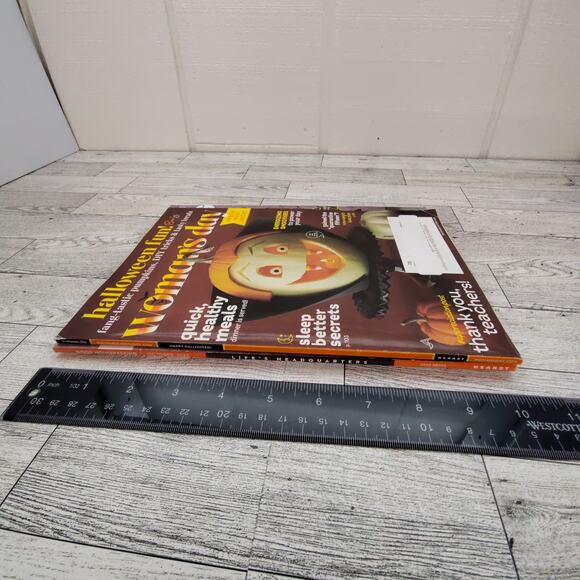 Halloween Magazine Lot: 2020 Woman’s Day & 2022 Good Housekeeping Spooky Issues - Picture 5 of 7